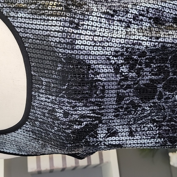 Peter Nygard Sleeveless Embellished Top - Picture 3 of 6